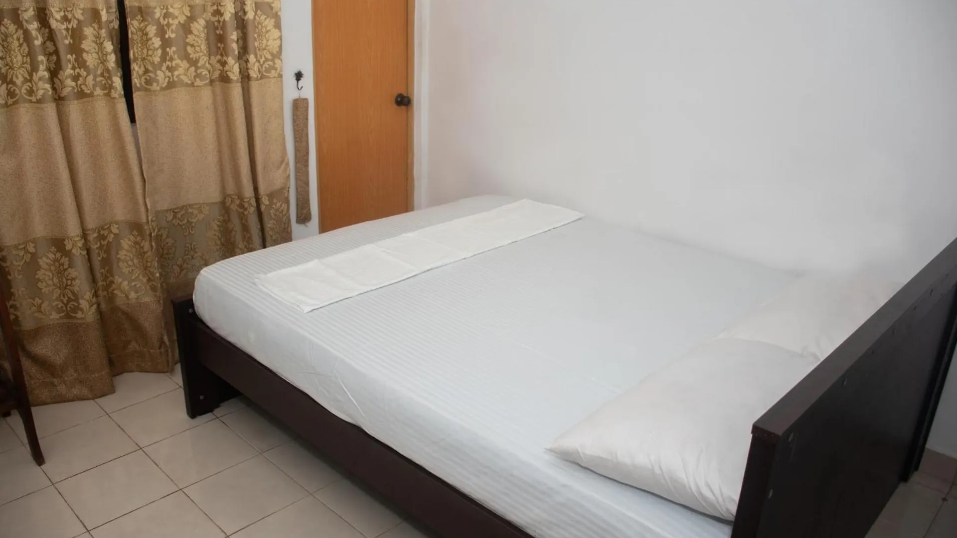 Jc'S White House Hotel Habarana Guest house