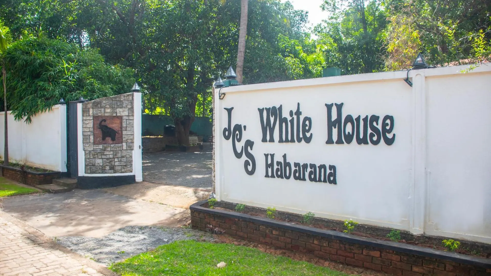 Guest house Jc'S White House Hotel Habarana Sri Lanka