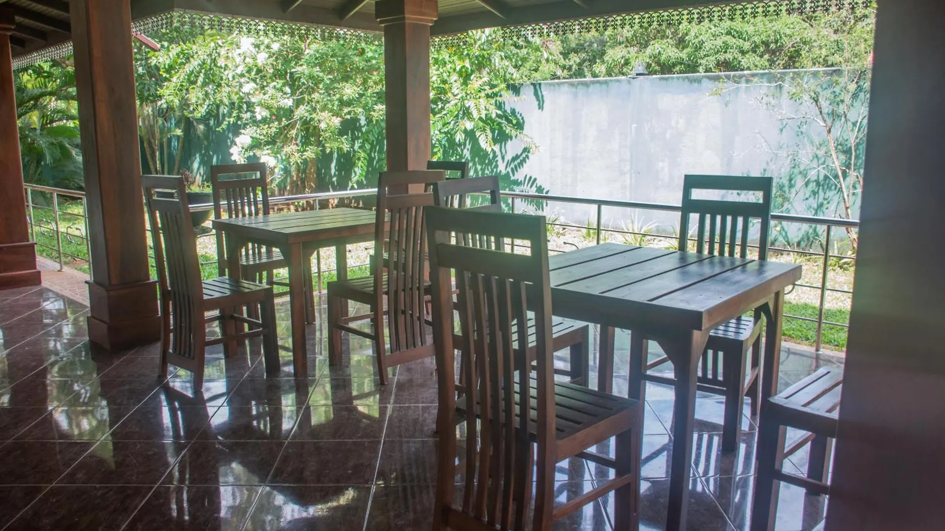 Jc'S White House Hotel Habarana