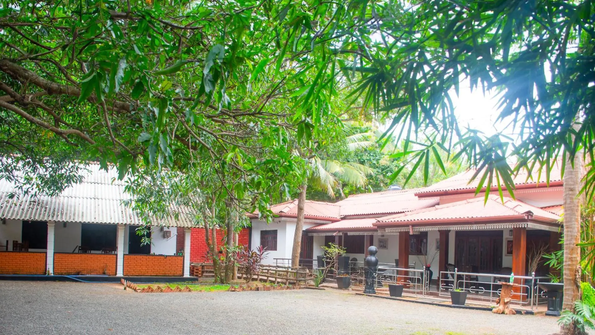 Jc'S White House Hotel Habarana Sri Lanka